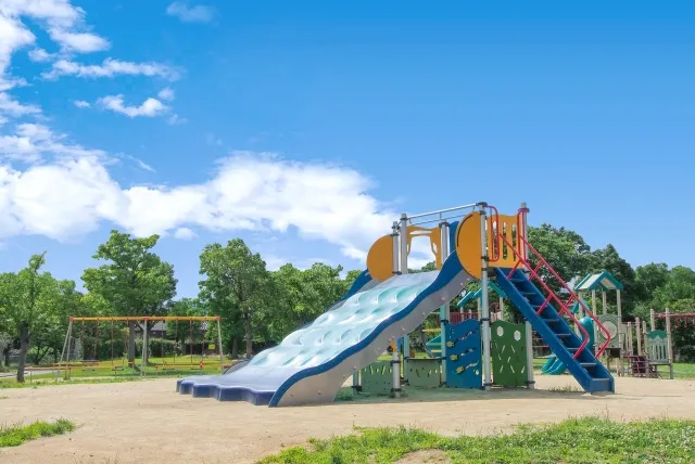 「遊園」　「公園」　違い　使い分け