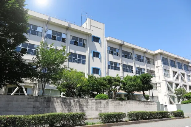 学校　学院　学園　違い