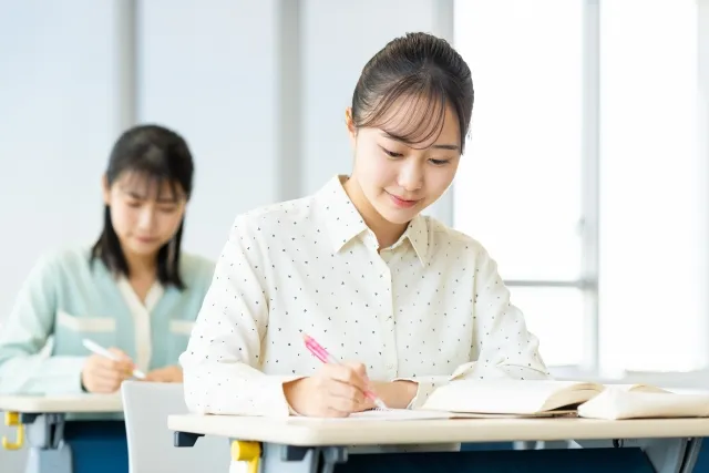 「講演」と「講義」の違いとは？意味と使い分けを解説