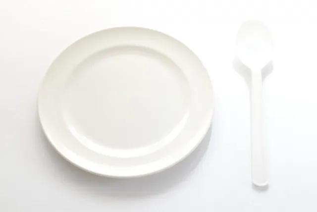 プラスチック食器 メラミン食器 違い 意味