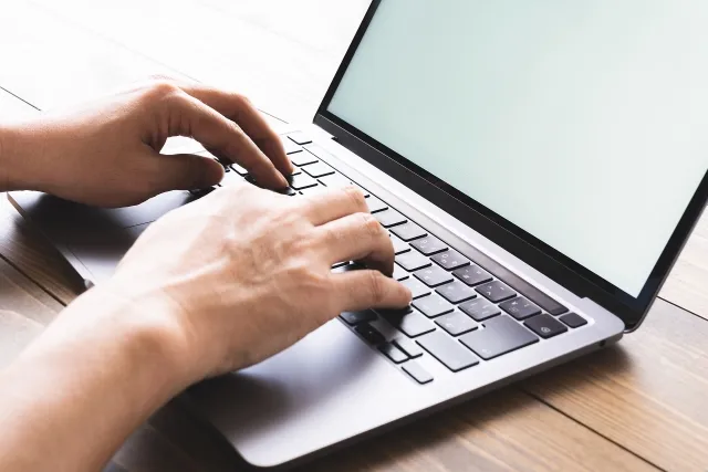 リビジョン　バージョン　違い　意味　簡単に