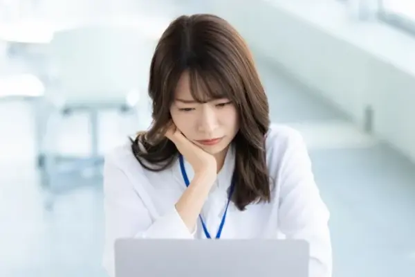 愚痴　不満　　違い　意味　使い分け