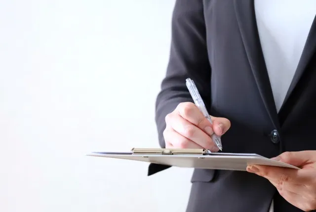 「ヒヤリング」と「ヒアリング」の違いは？どっちが正しい表記？