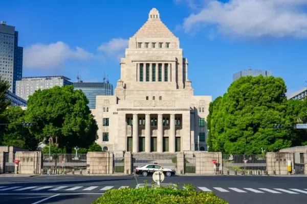 幹事長　官房長官　どっちが上　どっちが偉い　意味