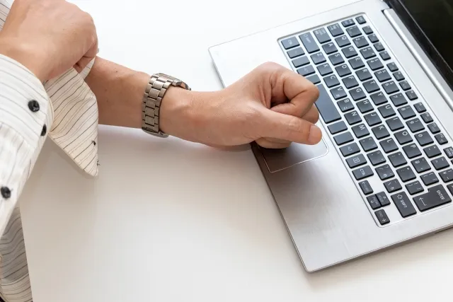 まくしあげる　たくしあげる　違い