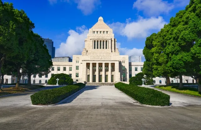 幹事長　総理　違い