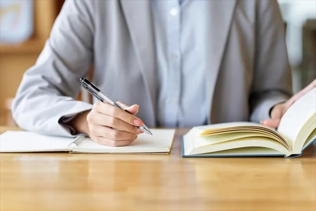 「学習」と「習得」の違いとは?意味と使い分けを解説