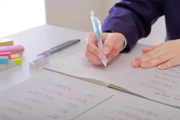 自学　独学　違い　意味　使い分け