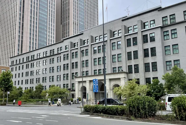 官僚 国家公務員 違い 意味 わかりやすく