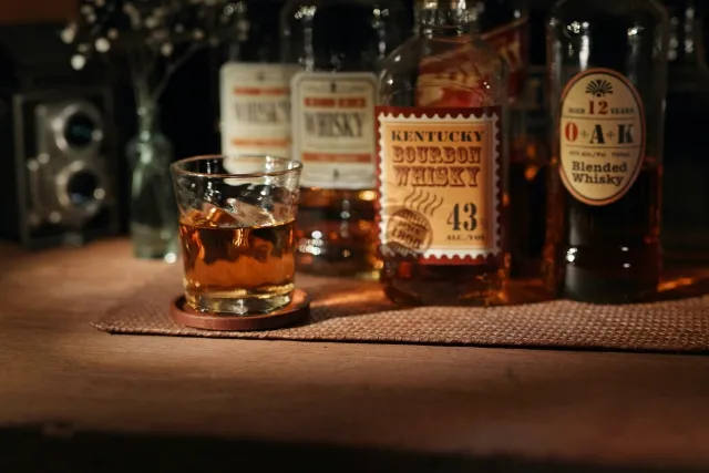 ウイスキー ウィスキー どっち 表記 正しい 違い 使い分け